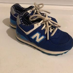 New balance tennis shoes